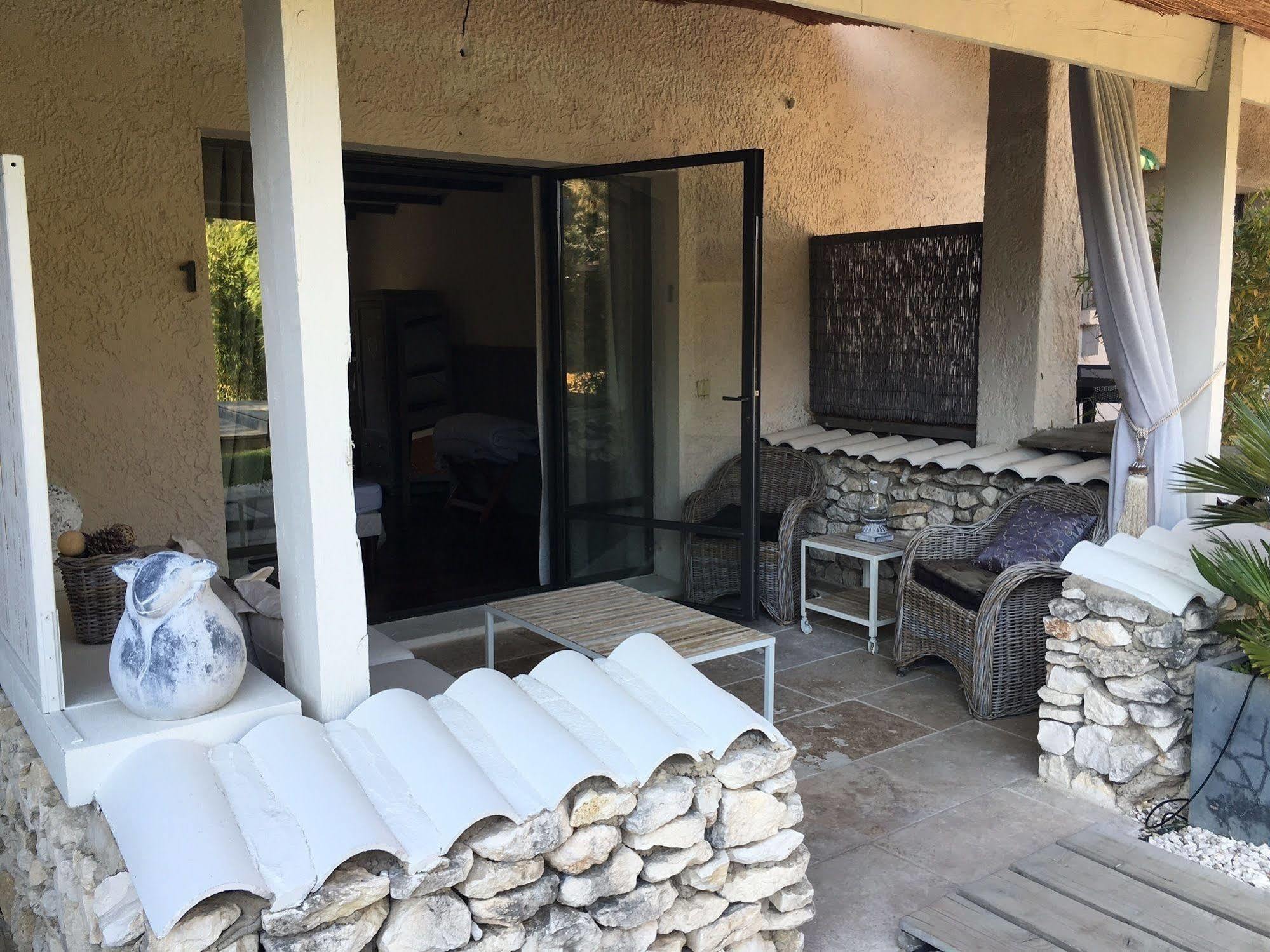 L'Auberge De L'Aubergine エガリエール エクステリア 写真